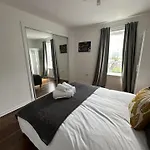 Two Bedroom Flat Close To Meadows With Free Parking By Parking Permit