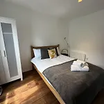 Two Bedroom Flat Close To Meadows With Free Parking By Parking Permit
