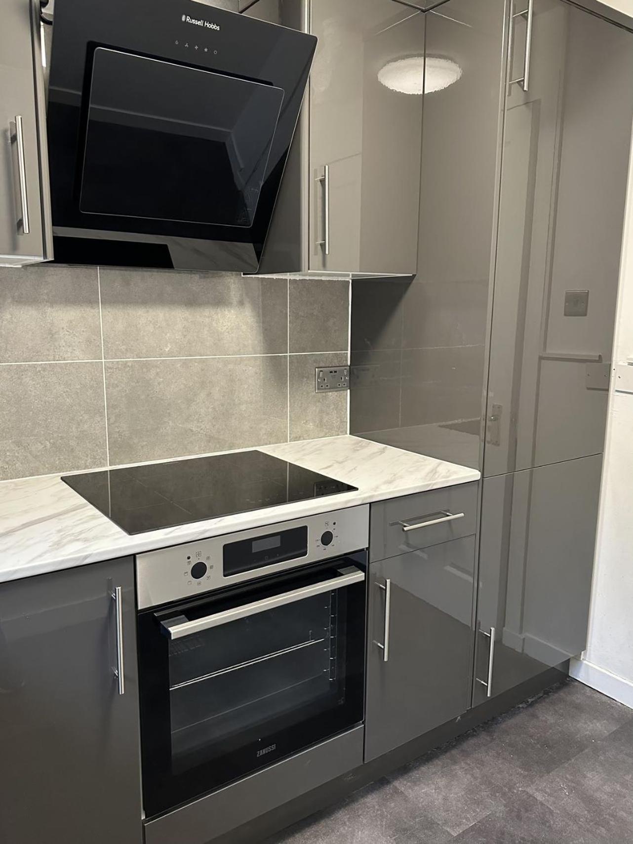 Two Bedroom Flat Close To Meadows With Free Parking By Parking Permit Appartement Édimbourg